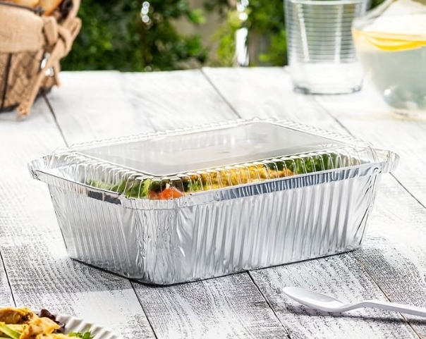 What Are The Benefits of Using A Disposable Jelly Roll Pan with Lid for Cakes?