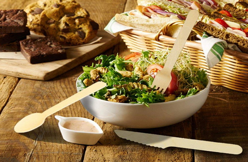 Why Choose A Wooden Disposable Cutlery Set Over Plastic?