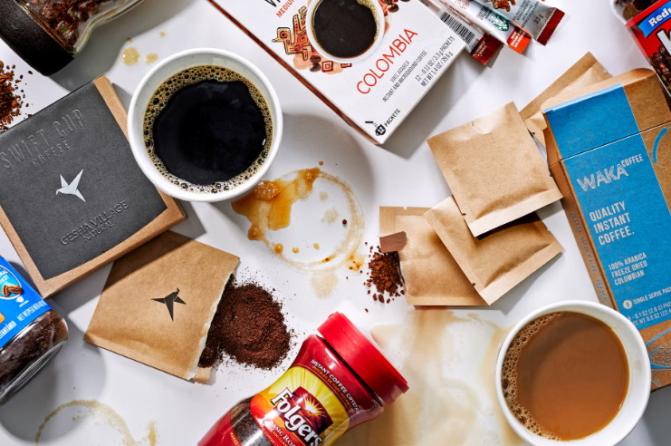 coffee in disposable cup_3