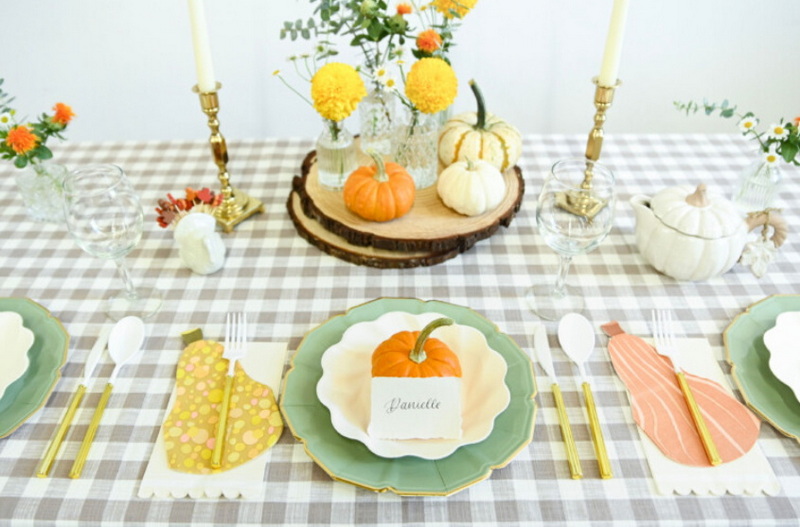 What Are The Most Stylish Disposable Thanksgiving Tableware Sets?