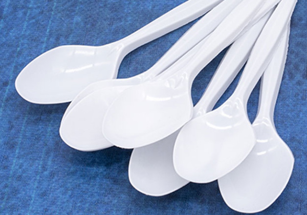 Are Disposable Spoons Cheaper When Bought in Bulk?