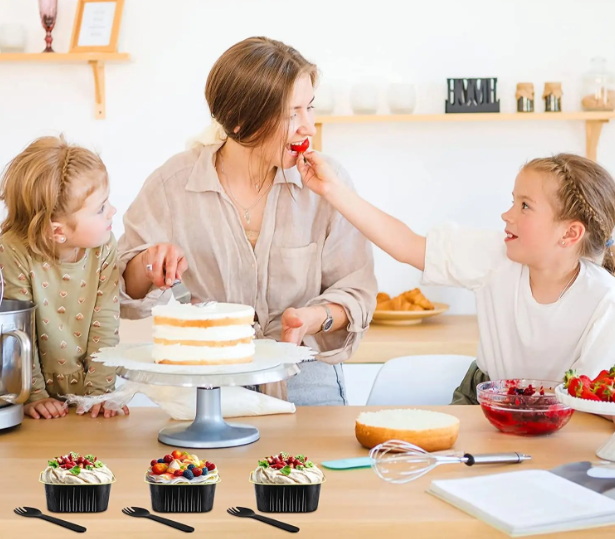 Why Should You Choose A Disposable Sheet Cake Pan with Lid Over Regular Pans?