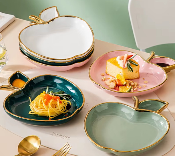 Golden Apple Disposable Tableware_2.jpg