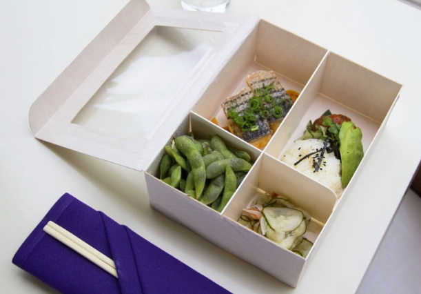 How To Keep Food Fresh with A Disposable Platter with Lid?