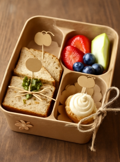 Personalized Lunch Box DIY